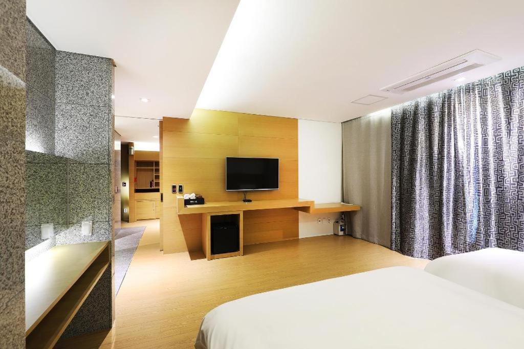 บิสซิเนส ดีไซน์ โฮเต็ล แอลยูวี Motel อินชอน ภายนอก รูปภาพ