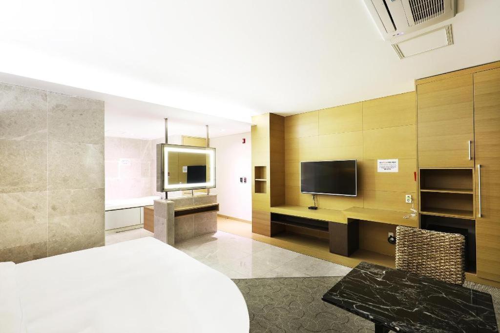 บิสซิเนส ดีไซน์ โฮเต็ล แอลยูวี Motel อินชอน ภายนอก รูปภาพ