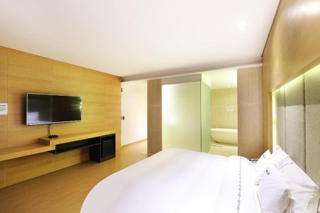 บิสซิเนส ดีไซน์ โฮเต็ล แอลยูวี Motel อินชอน ภายนอก รูปภาพ