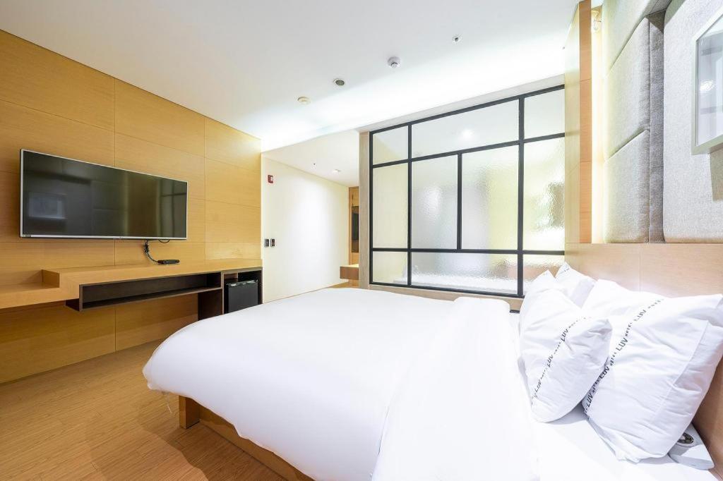 บิสซิเนส ดีไซน์ โฮเต็ล แอลยูวี Motel อินชอน ภายนอก รูปภาพ