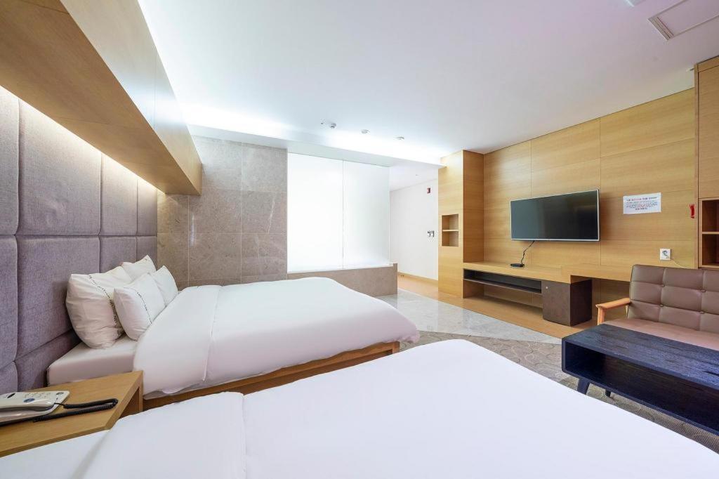 บิสซิเนส ดีไซน์ โฮเต็ล แอลยูวี Motel อินชอน ภายนอก รูปภาพ